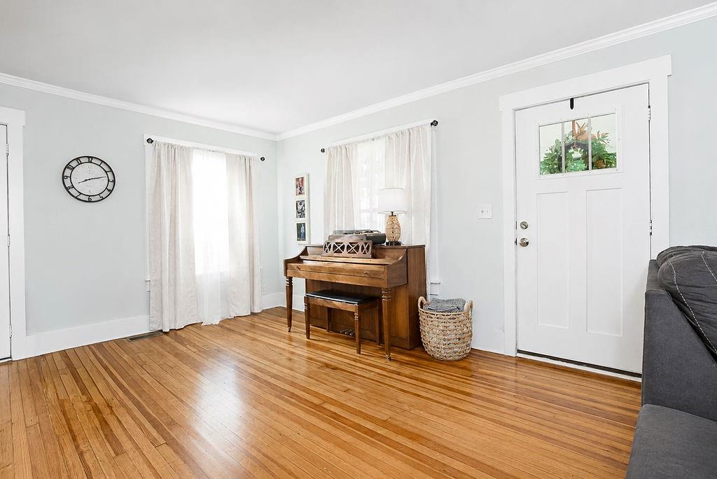 Photo 6 of 411 E Walnut Street