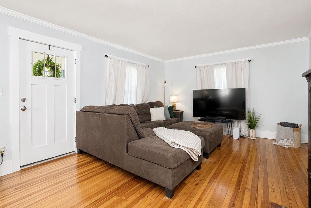 Photo 7 of 411 E Walnut Street