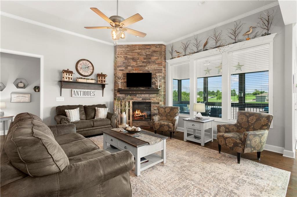 Photo 6 of 1112 SW Crabtree Circle