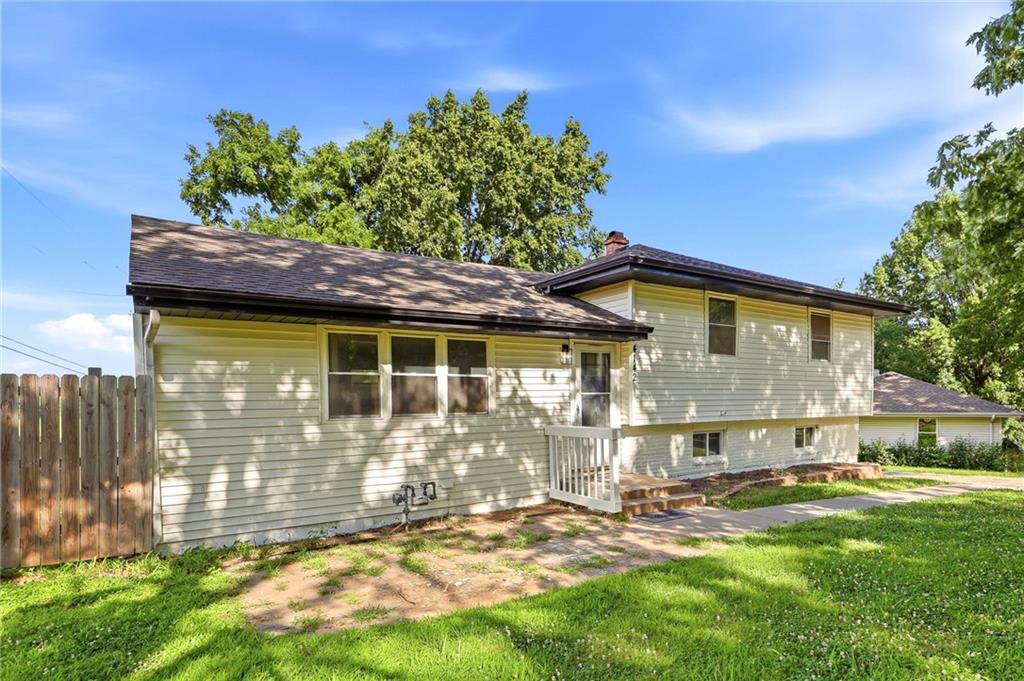 Photo 2 of 4142 N Lister Avenue