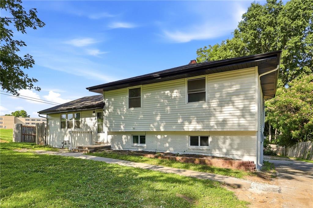 Photo 3 of 4142 N Lister Avenue