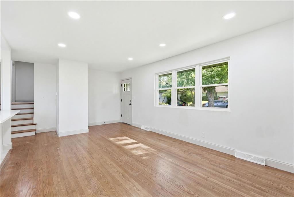 Photo 7 of 4142 N Lister Avenue