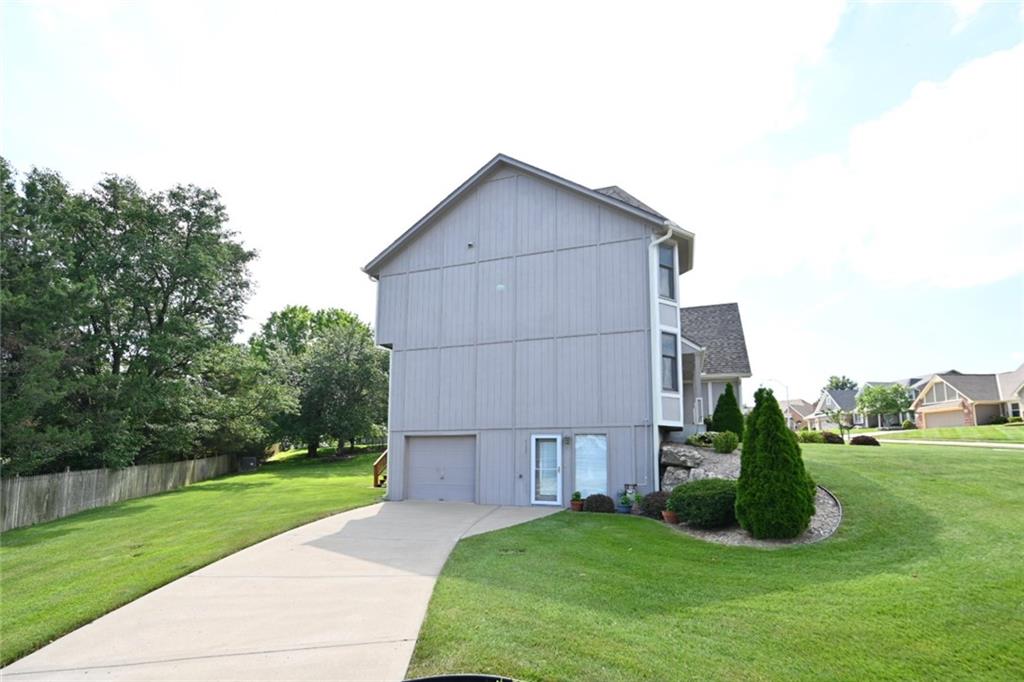 Photo 4 of 6100 N Cypress Avenue