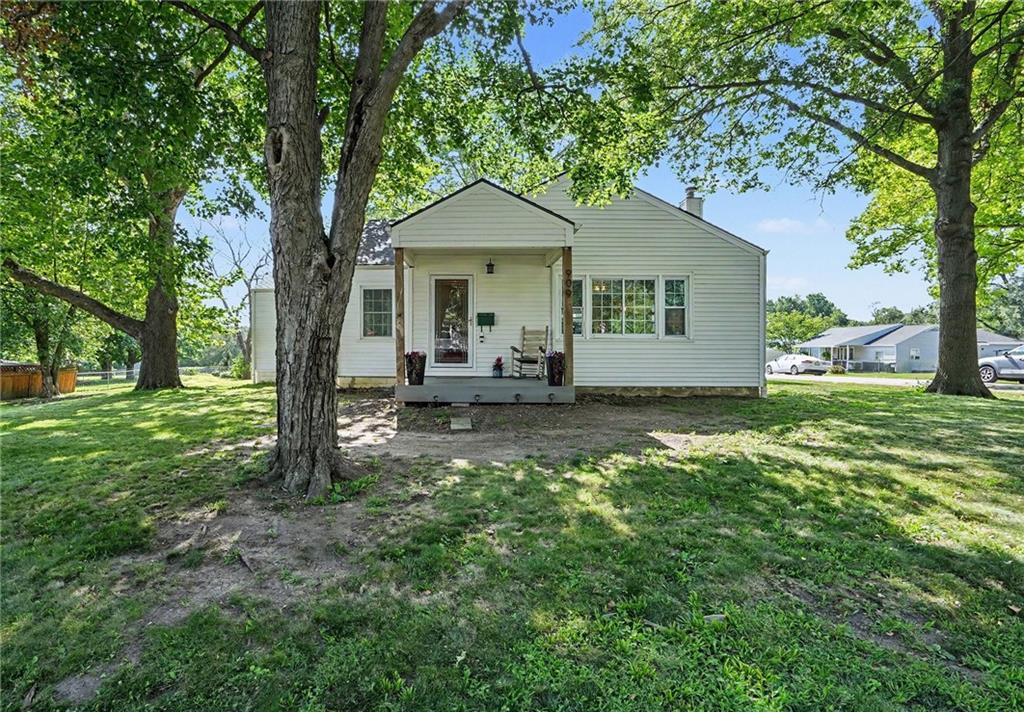 Photo 2 of 909 Pawnee Drive