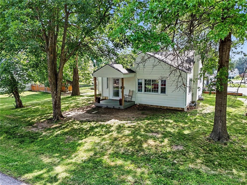 Photo 4 of 909 Pawnee Drive