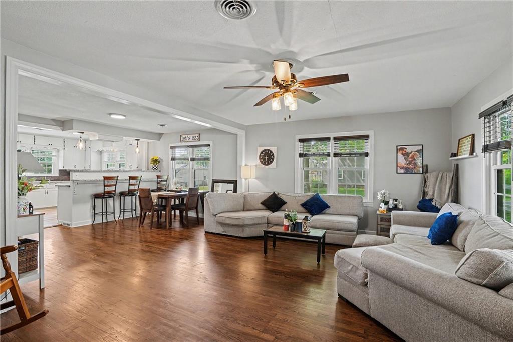 Photo 7 of 909 Pawnee Drive