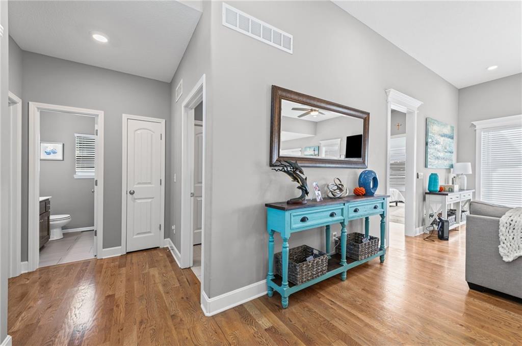 Photo 4 of 7629 N Kensington Avenue