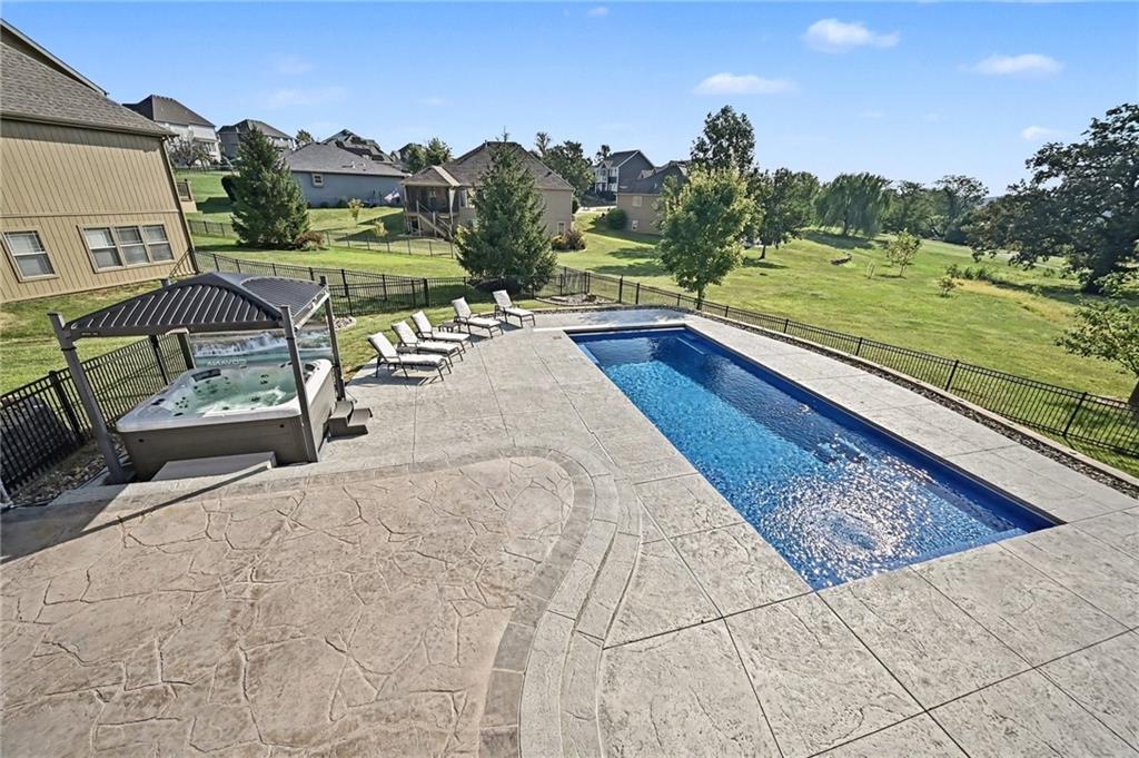 Photo 2 of 17595 N Alder Court