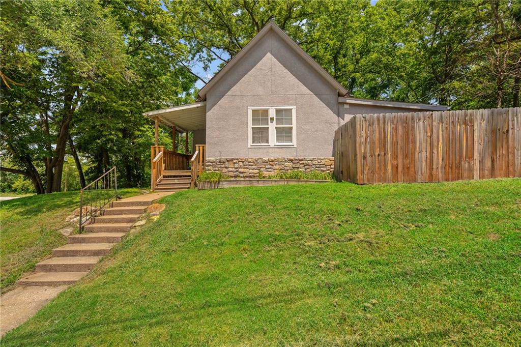 Photo 2 of 1533 S 29th Street