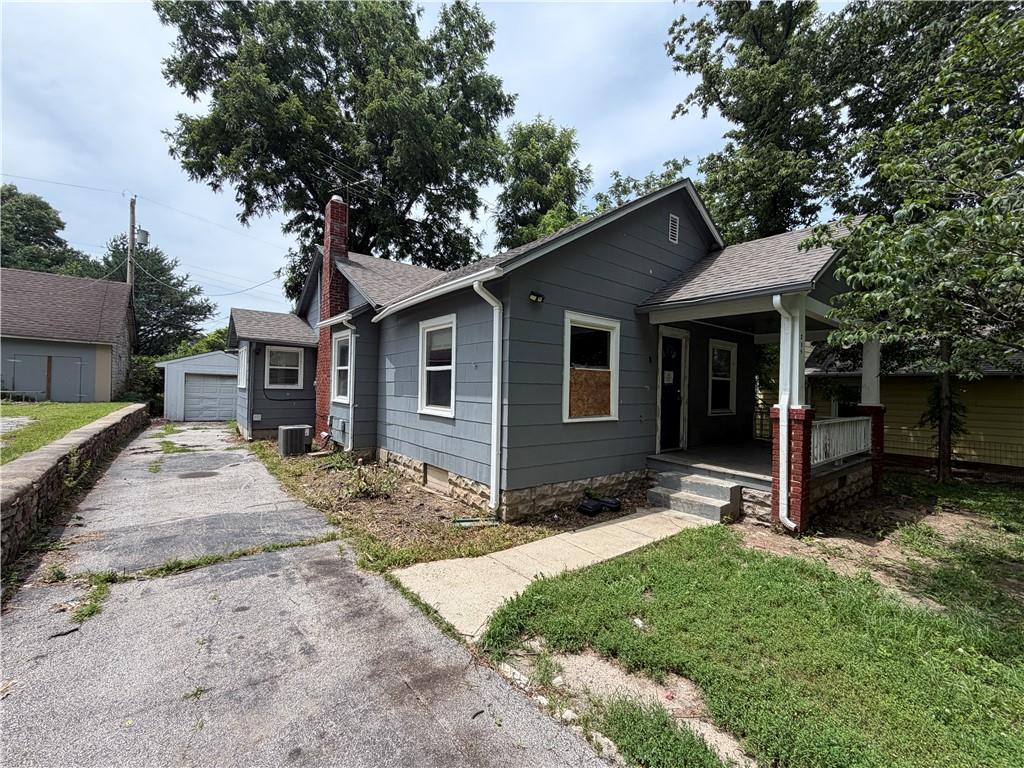 Photo 3 of 206 S Hardy Avenue