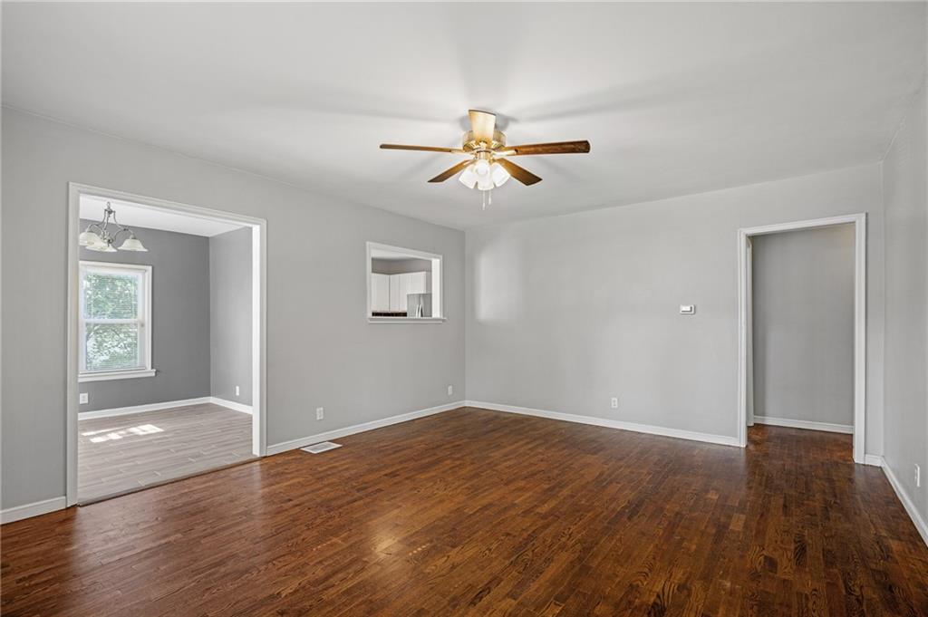 Photo 4 of 205 N Independence Street