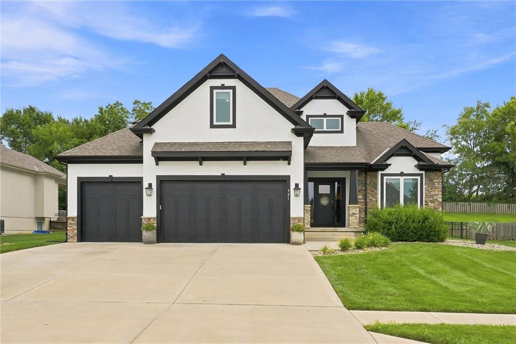 Photo of 921 Foxglove Lane