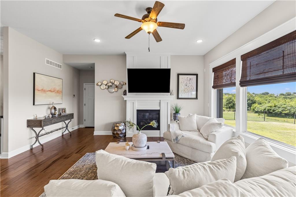 Photo 4 of 4904 N 126th Street