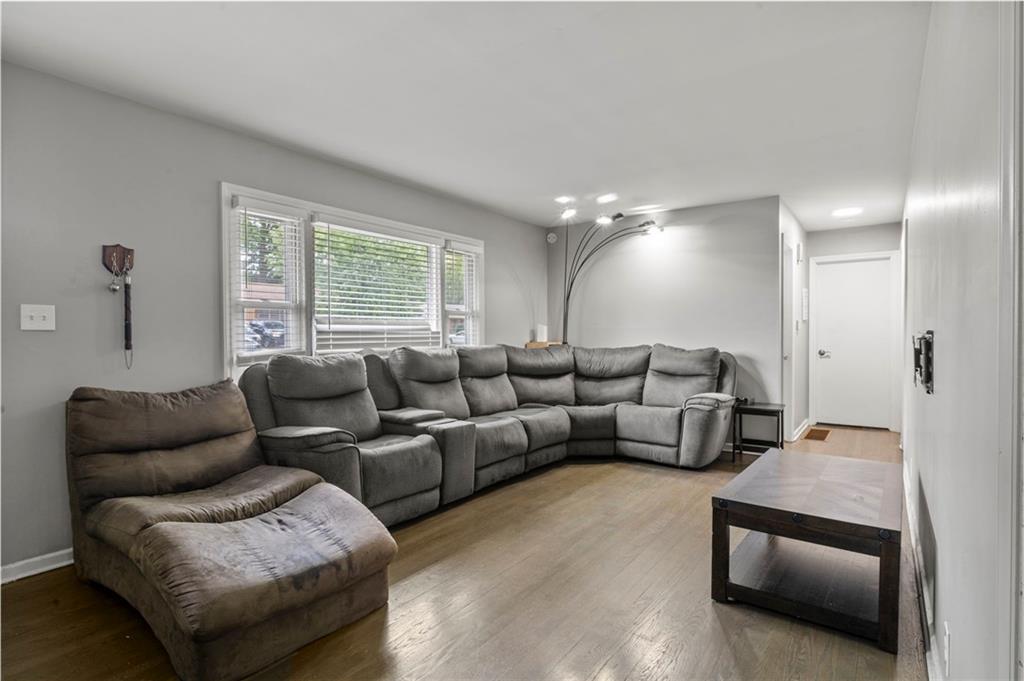 Photo 3 of 3504 S Bowen Street