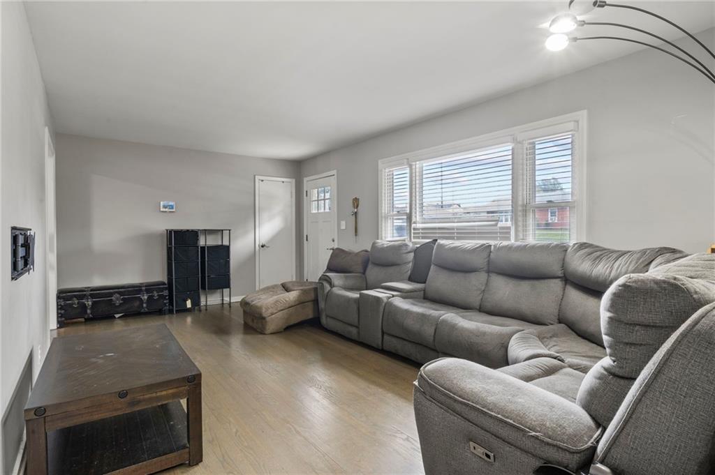 Photo 4 of 3504 S Bowen Street