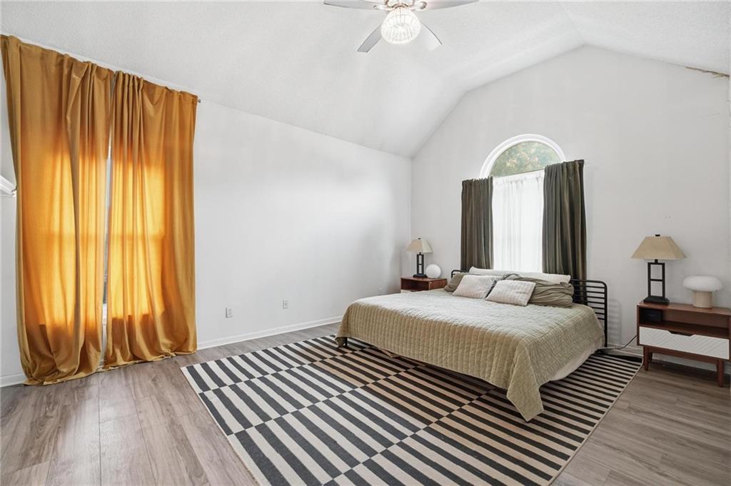 Photo 6 of 9008 BARNETT Avenue