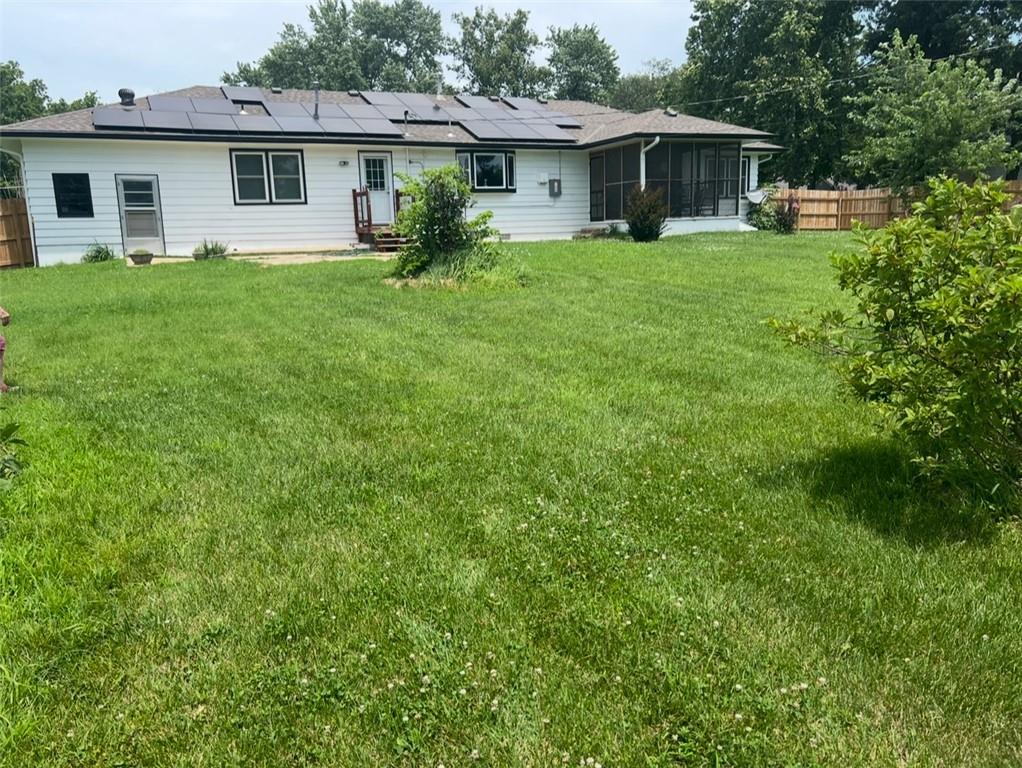 Photo 4 of 905 E Osage Street