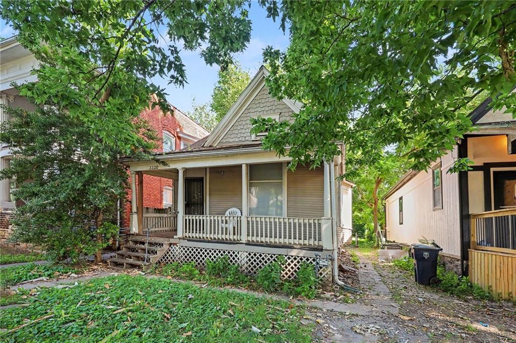 Photo 3 of 3220 E 11th Street