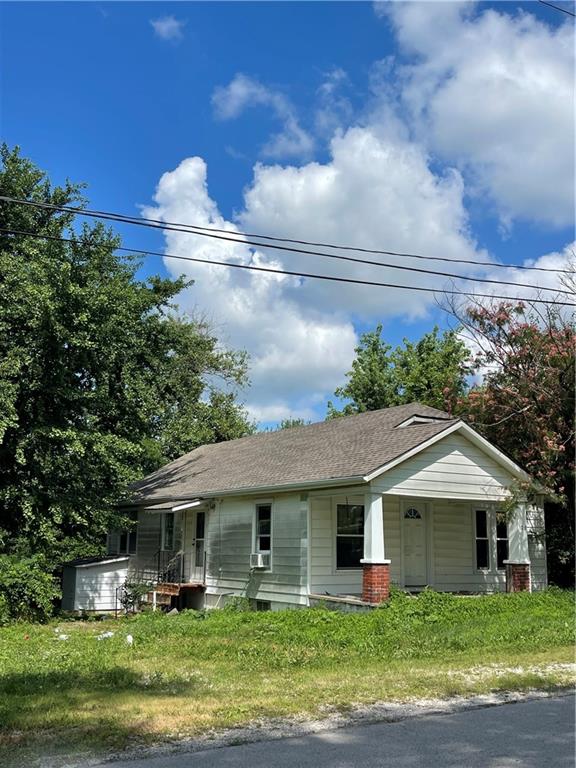 Photo 2 of 108 NW Heady Avenue