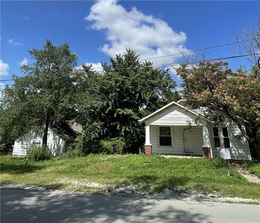 Photo 4 of 108 NW Heady Avenue
