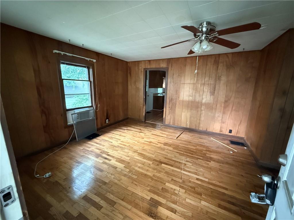 Photo 6 of 108 NW Heady Avenue