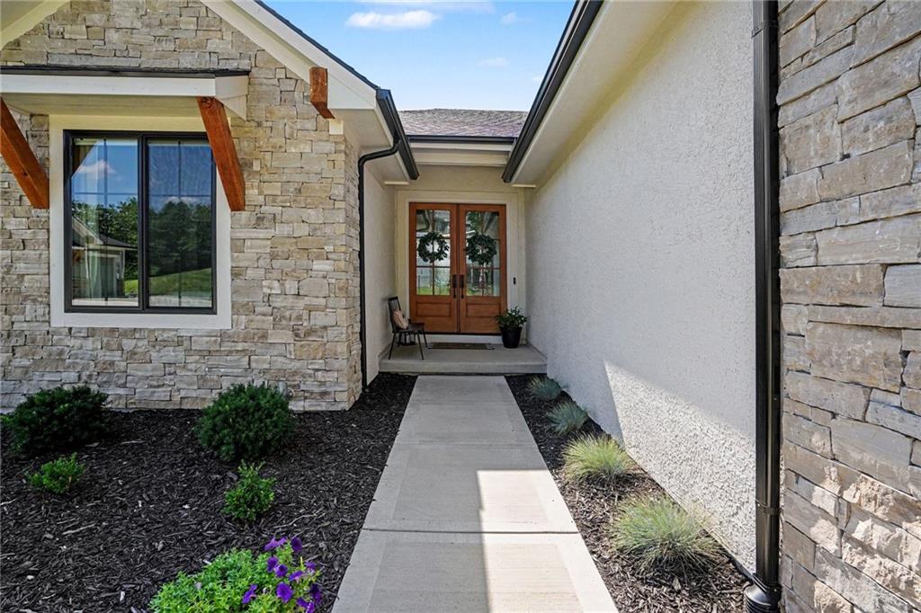 Photo 3 of 10200 River Hills Drive