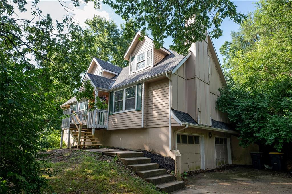 Photo 2 of 301 NW 79TH Terrace