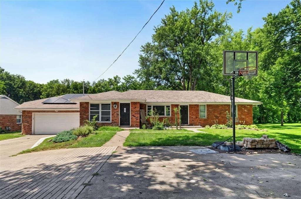 Photo of 416 N US 169 Highway