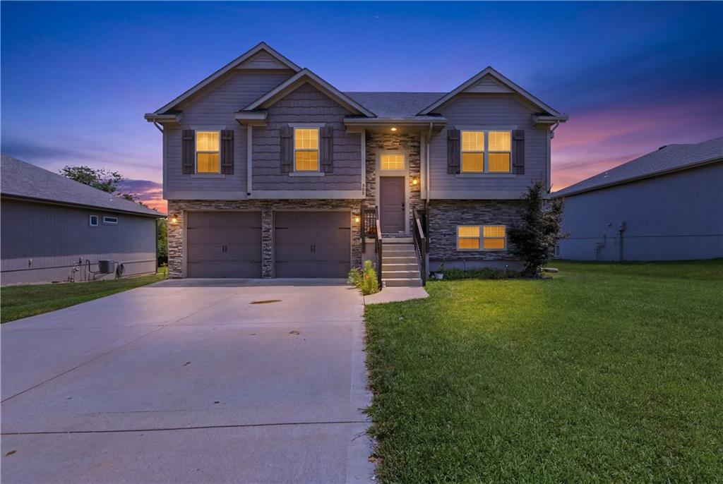 Photo of 809 N Whispering Hills Drive