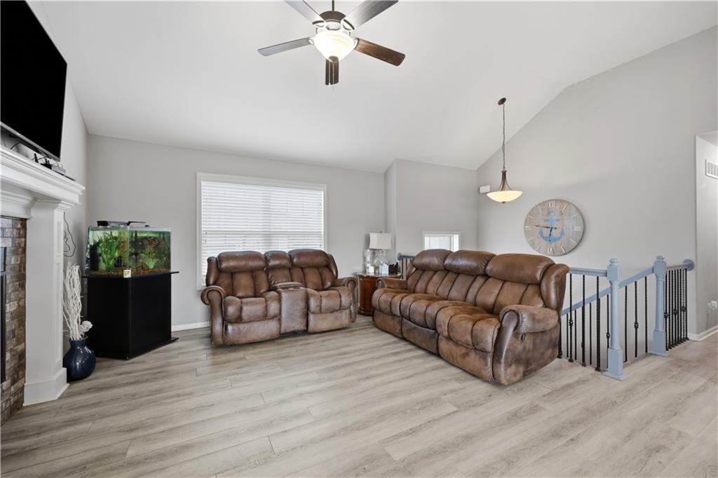 Photo 4 of 809 N Whispering Hills Drive