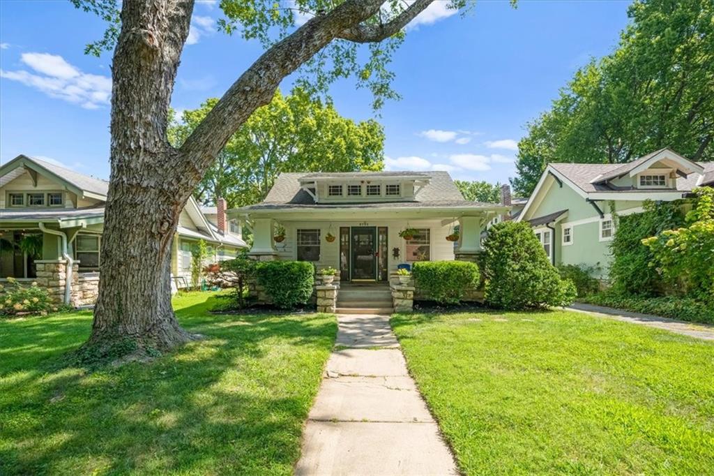Photo 2 of 5733 Kenwood Avenue