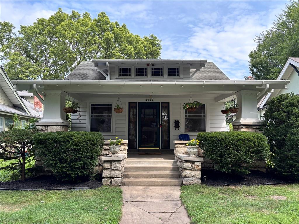 Photo 4 of 5733 Kenwood Avenue