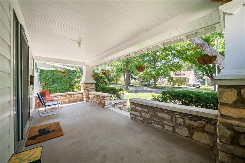 Photo 6 of 5733 Kenwood Avenue