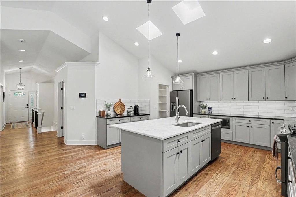 Photo 5 of 22 W 78th Terrace