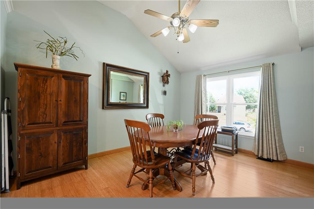 Photo 5 of 887 Glengera Street