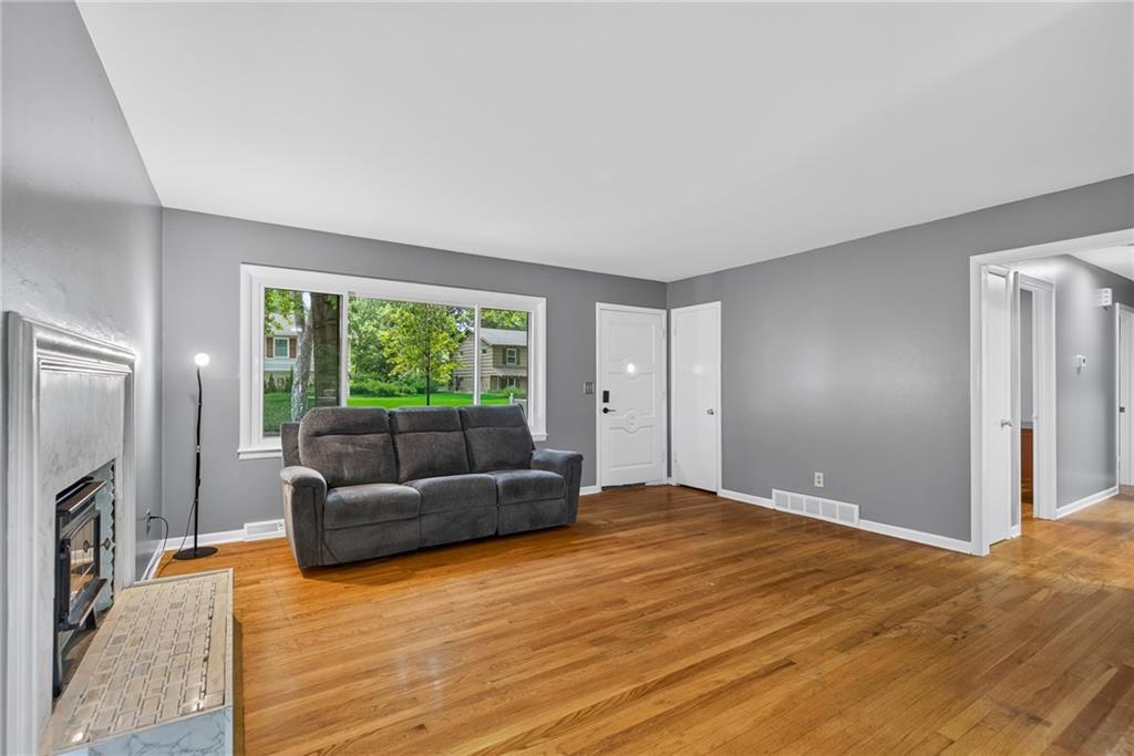 Photo 2 of 9255 Hemlock Street
