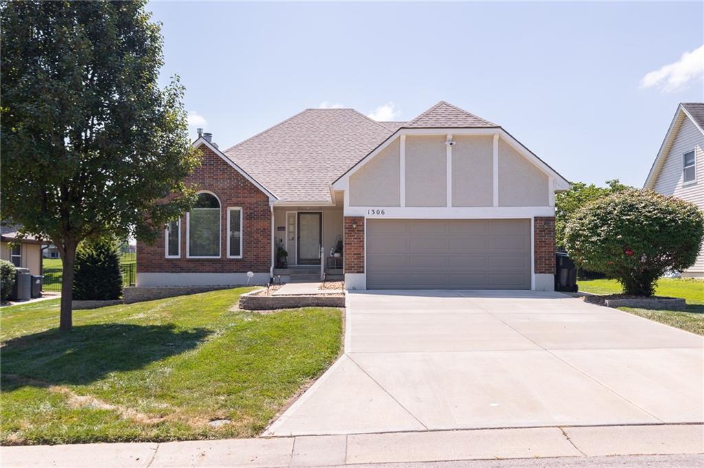 Photo of 1306 SW Stonecreek Drive