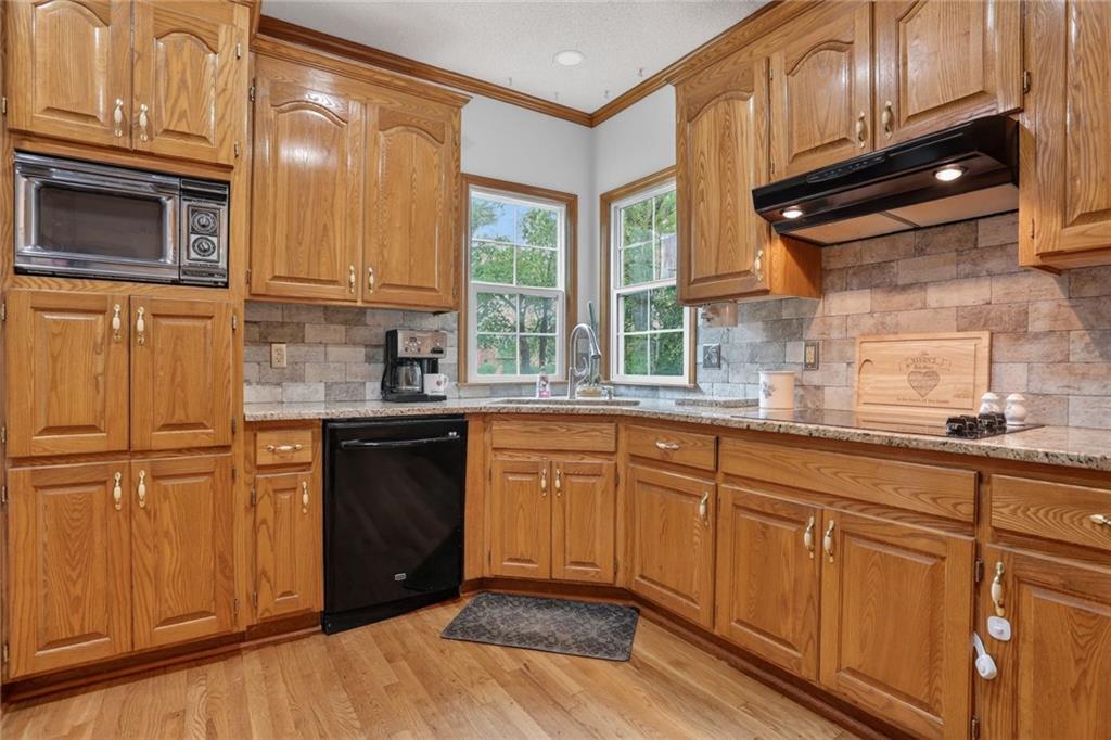 Photo 2 of 8442 Lakeview Avenue