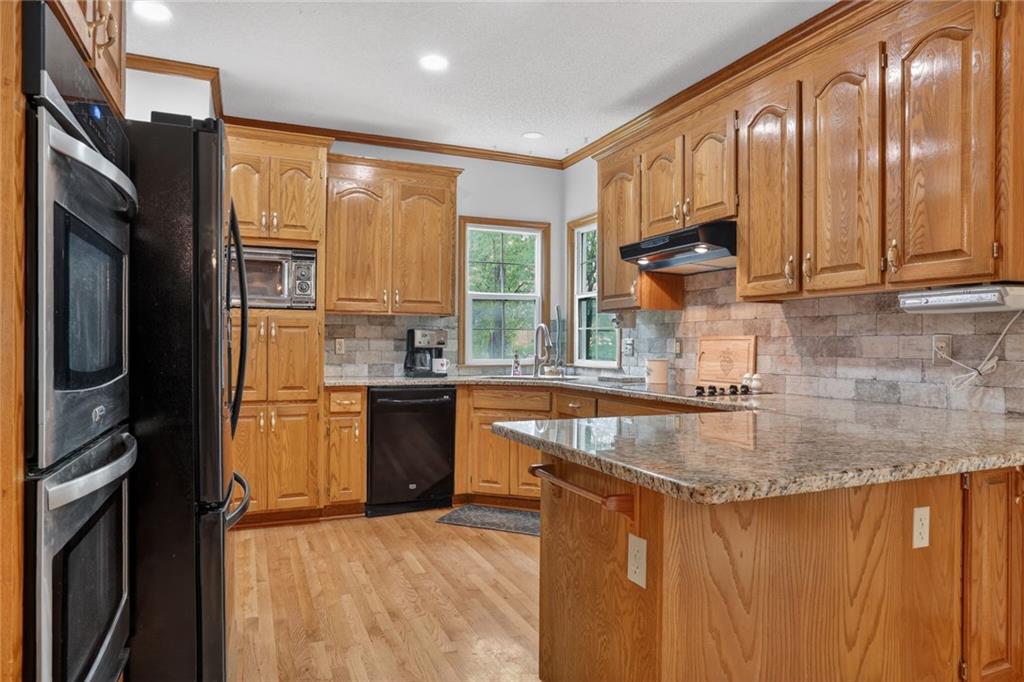 Photo 3 of 8442 Lakeview Avenue