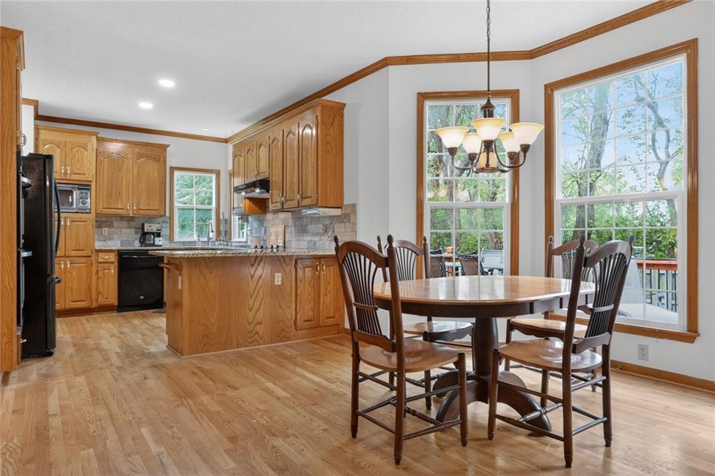 Photo 4 of 8442 Lakeview Avenue