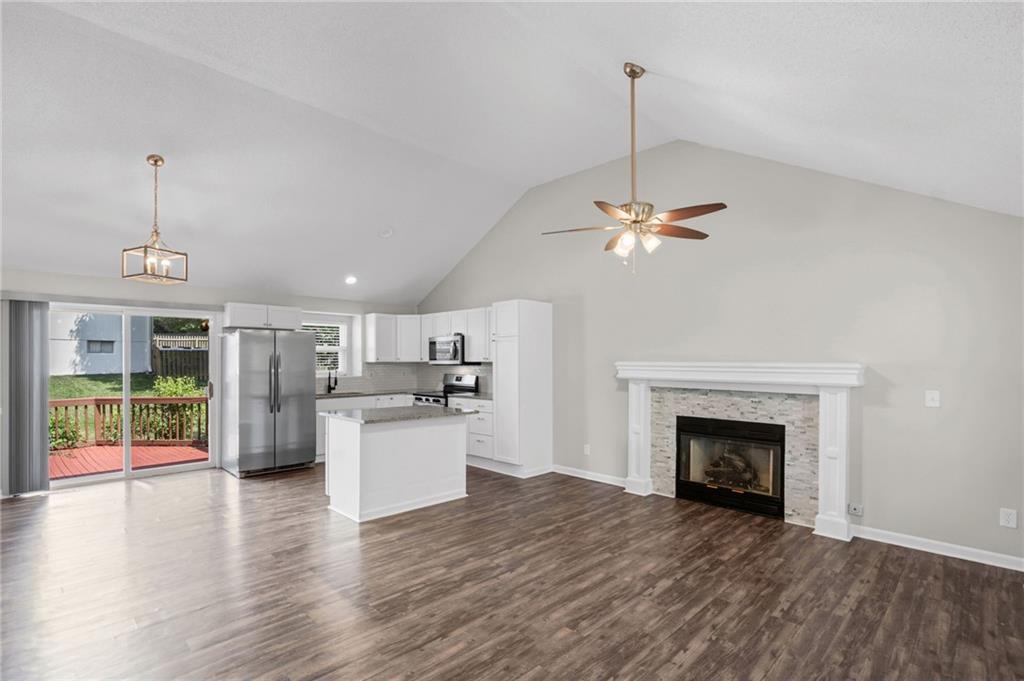 Photo 4 of 6315 N Quincy Avenue