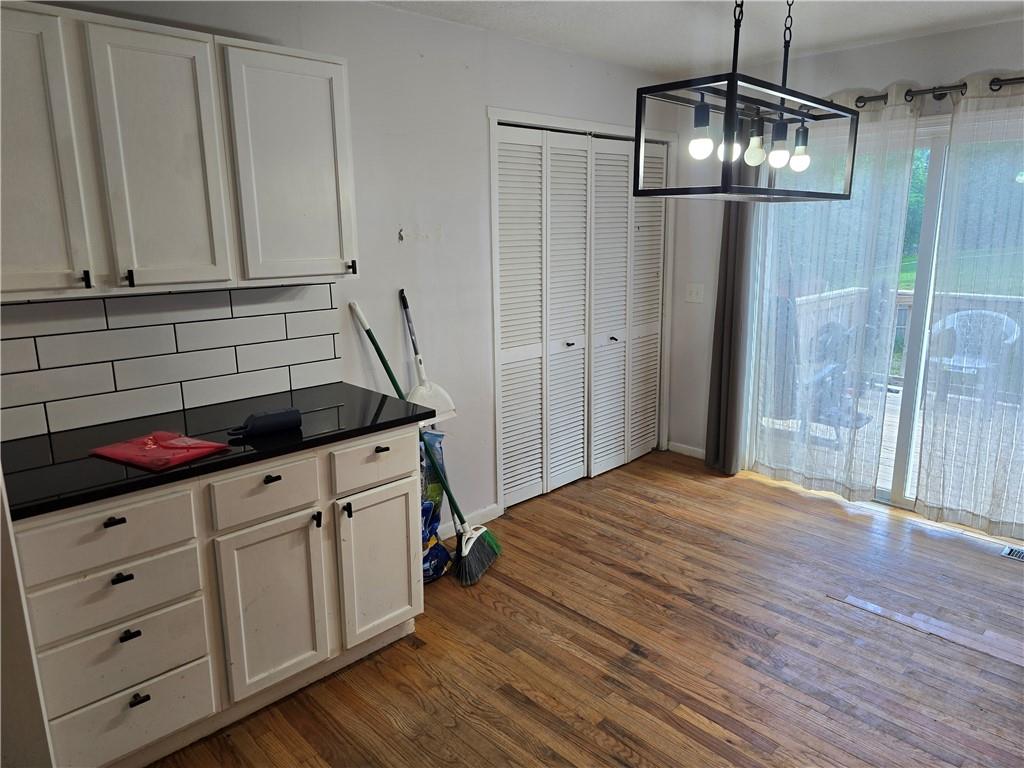 Photo 5 of 1935 Belmont Place