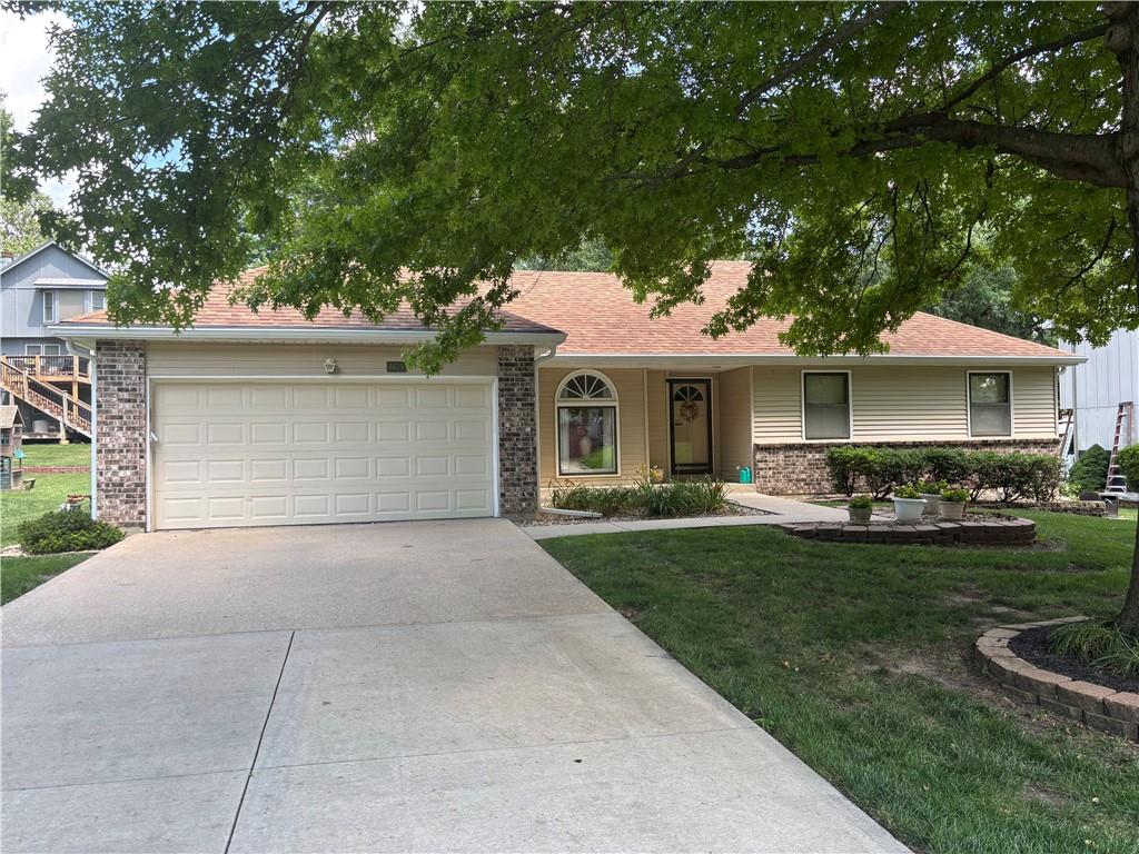 Photo of 8639 Greenway Lane in Lenexa, KS