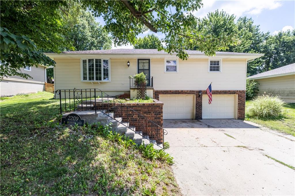 Photo of 2209 N Leonard Road