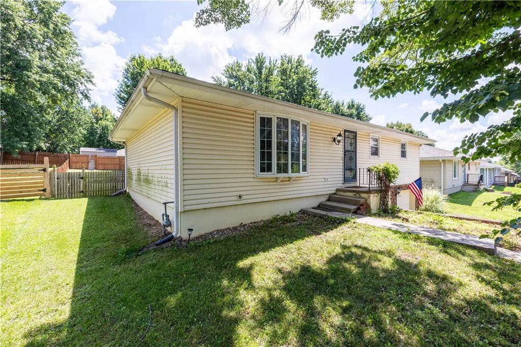 Photo 3 of 2209 N Leonard Road