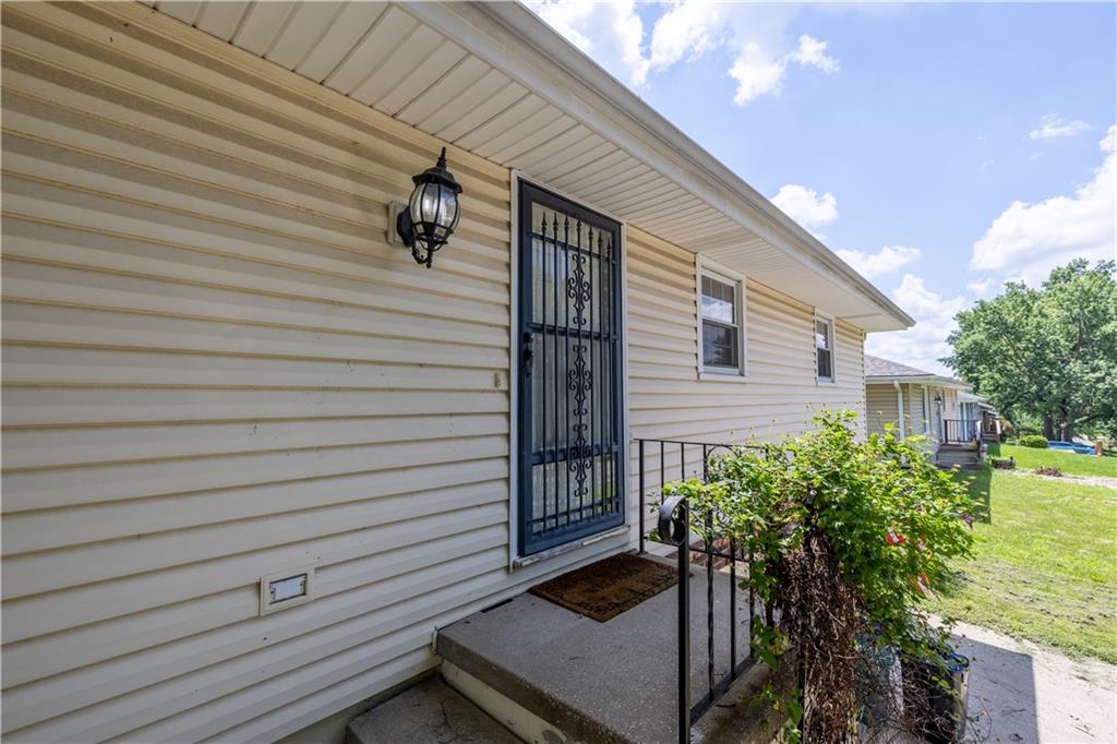 Photo 4 of 2209 N Leonard Road