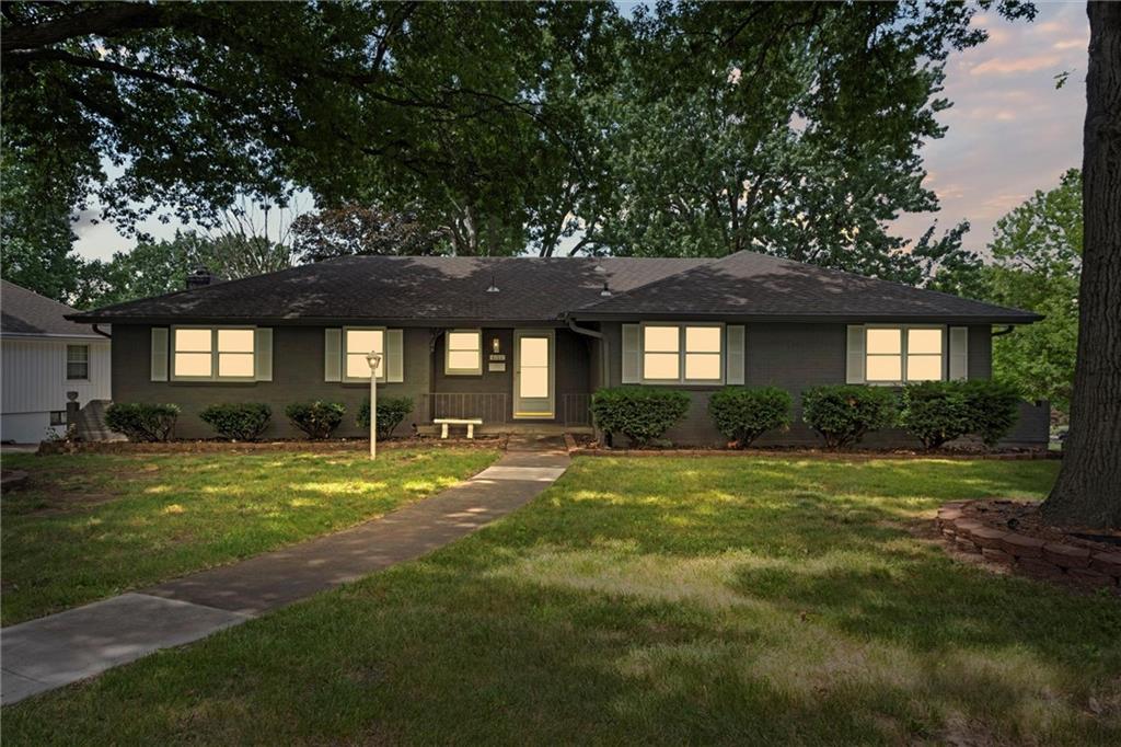 Photo 3 of 6100 Englewood Avenue
