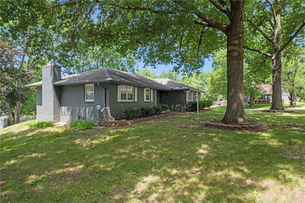 Photo 4 of 6100 Englewood Avenue