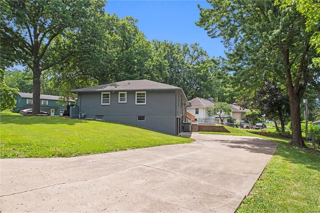Photo 6 of 6100 Englewood Avenue