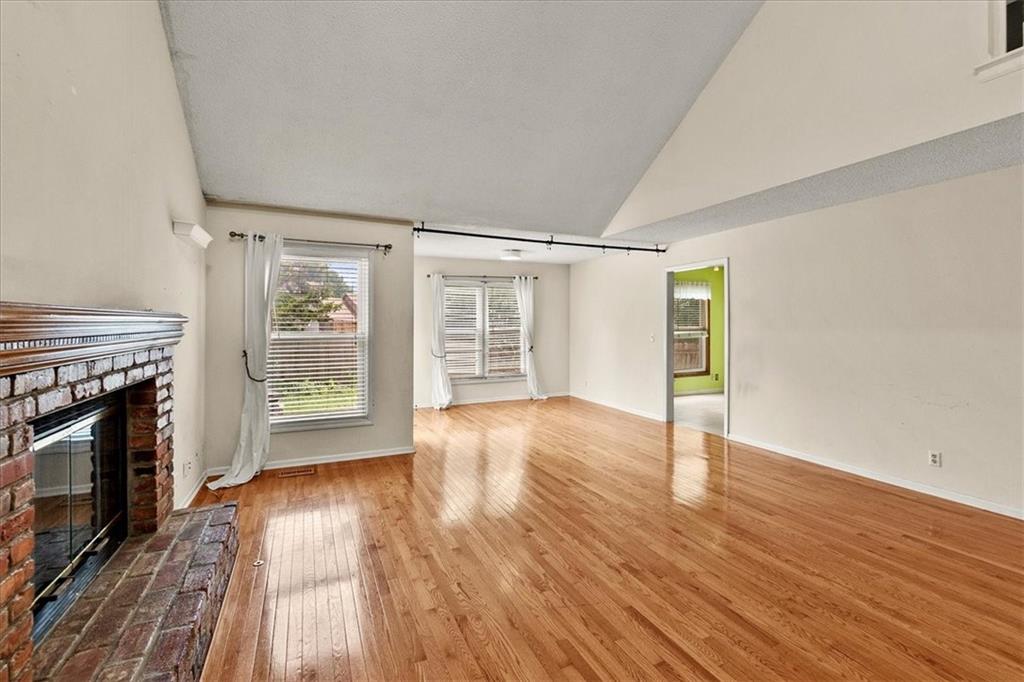 Photo 3 of 11635 Garnett Street